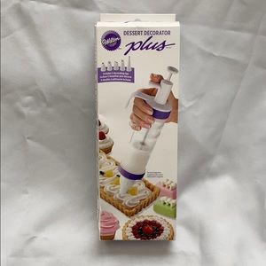 Wilton Dessert Decorator Plus
